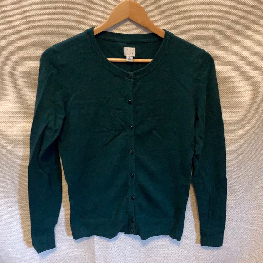 Cardigan sweater